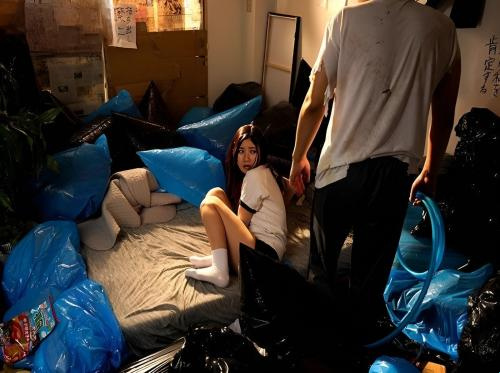 Siswa perempuan dan tetangganya yang mesum